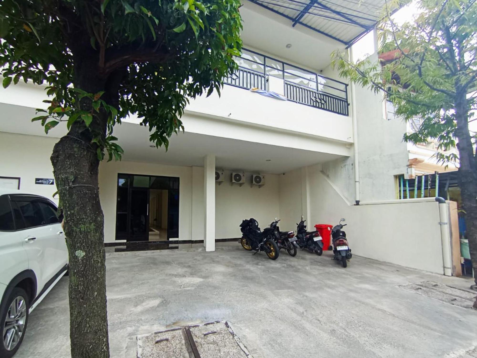Hotel De Corner 2 Redpartner Madiun